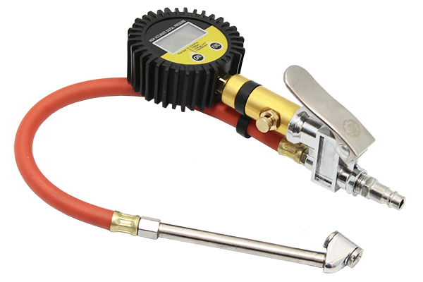 АТ34311 Манометр для накачки шин с штуцером (16  BAR, цифровой дисплей)