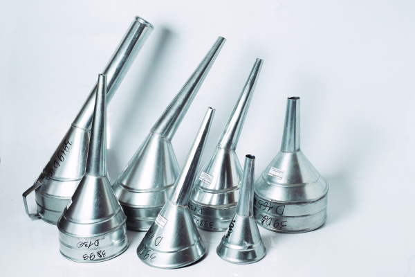 3903 Воронка метал.прямая малая D95 mm (1)