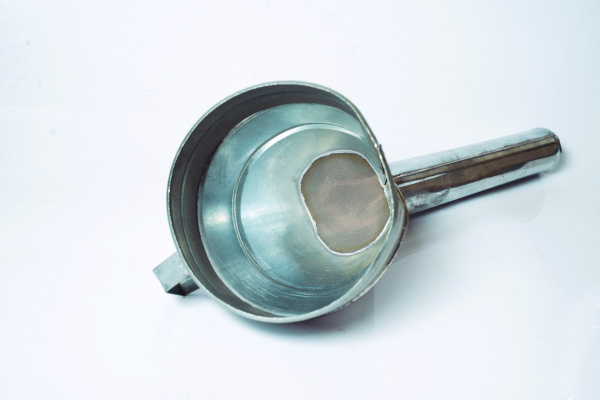 3919 Воронка метал.универсальная большая D160 mm с широким носиком (2)