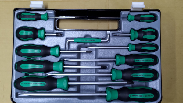 636025 Набор отверток профессиональных 12 предметов